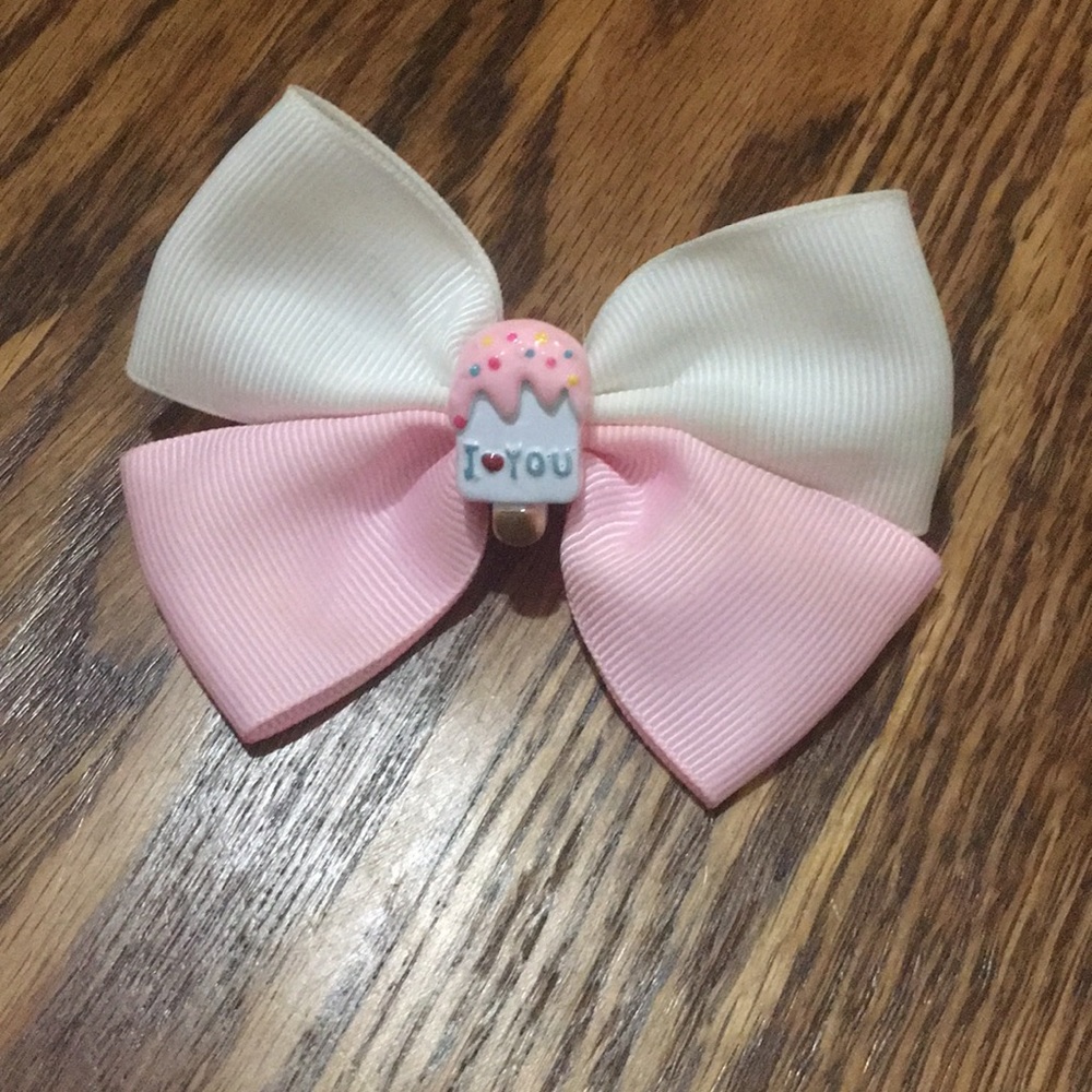 A cute bow